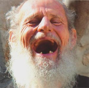 சிரிப்பு மருந்து Israel-125year-old-man-laughing