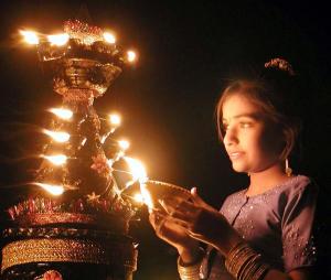  கார்த்திகை தீபத்திருநாள் நல்வாழ்த்துக்கள் Diwali-girl-embassycuba